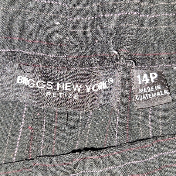 Briggs New York Black striped capris In a size 14p. - Picture 3 of 5
